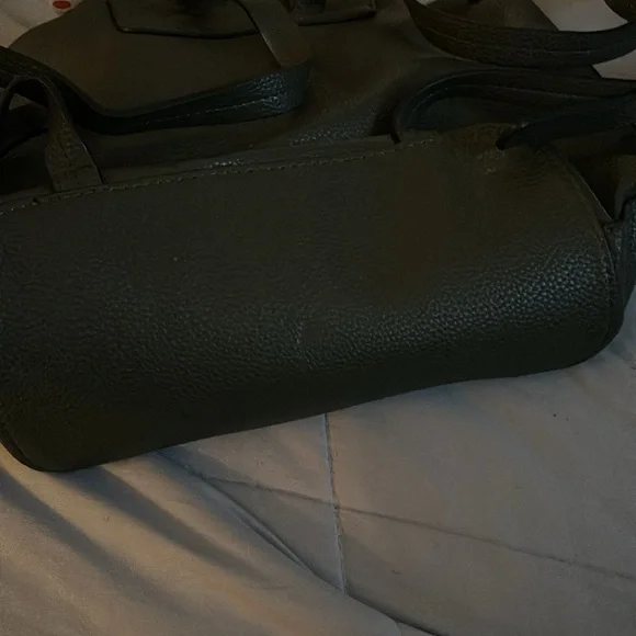 Beautiful new w tag Zara bag. Back pack style! Perfect medium size - Picture 3 of 4